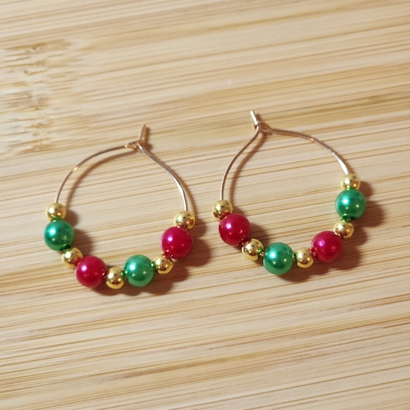 Handmade Christmas Red & Green Pearl Gold 1" Hoops Earrings - Picture 3 of 3